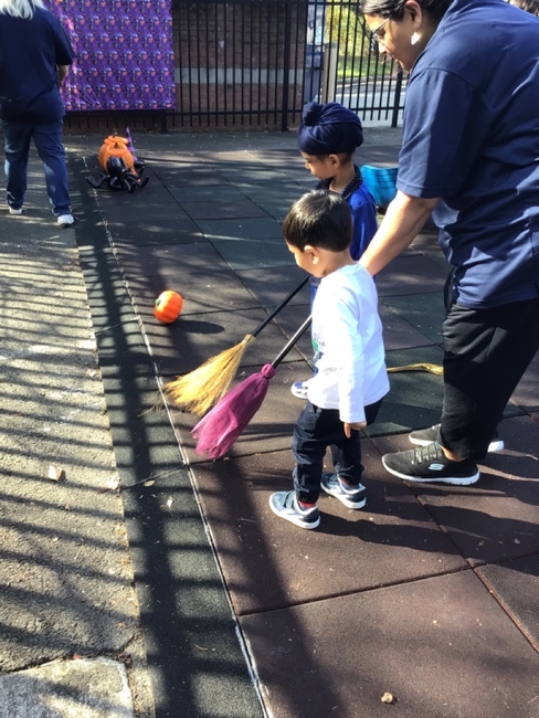 Norbeck-montessori-pre-primary-shapes-ojects-assisted-learning-image.